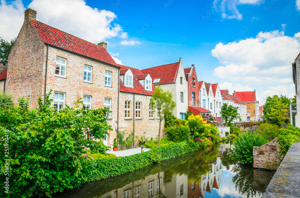 Beautiful canal and traditional houses in the old town of Bruges (Brugge), Belgium Beautiful canal and traditional houses in the old town of Bruges (Brugge), Belgium