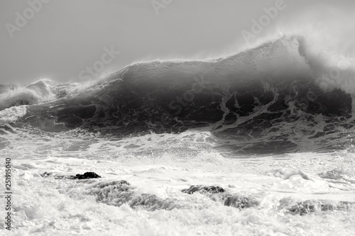 Obraz na płótnie Amazing backwash waves at Snapper Rocks during Cyclone Oma, Gold Coast Australia w salonie