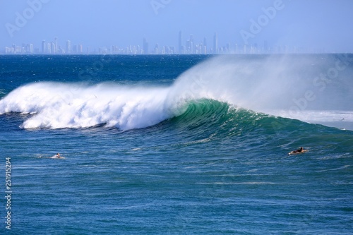 Obraz na płótnie Perfect waves and surfing at Snapper Rocks during Cyclone Oma, Gold Coast., Queensland Australia w salonie