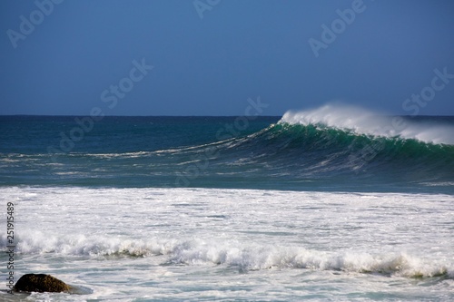 Obraz na płótnie Perfect waves and surfing at Snapper Rocks during Cyclone Oma, Gold Coast., Queensland Australia w salonie