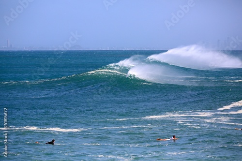 Obraz na płótnie Perfect waves and surfing at Snapper Rocks during Cyclone Oma, Gold Coast., Queensland Australia w salonie
