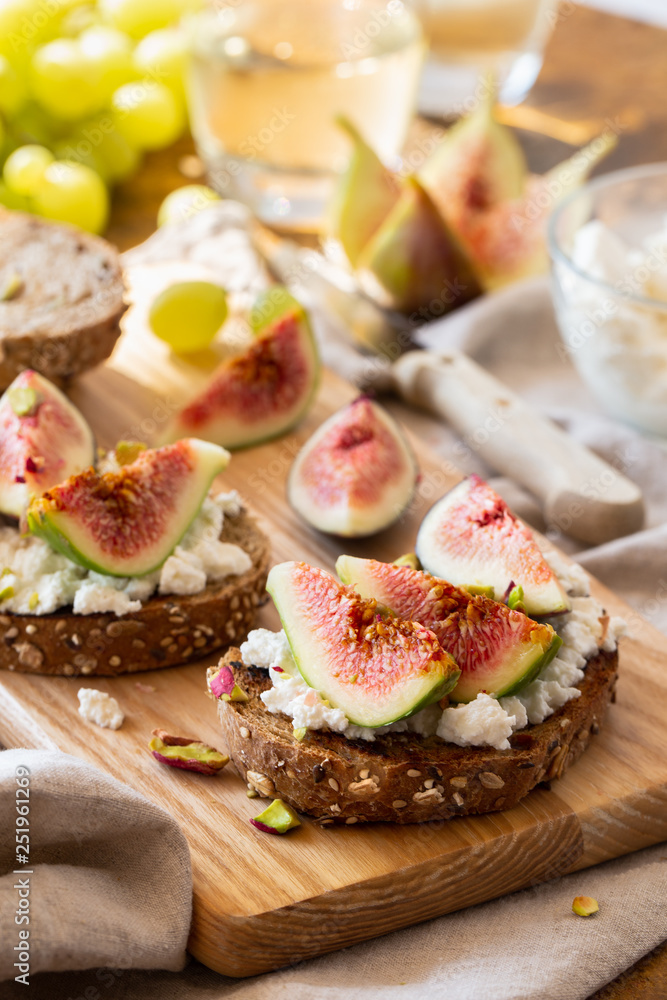 Slices of bread with cheese and fresh figs 