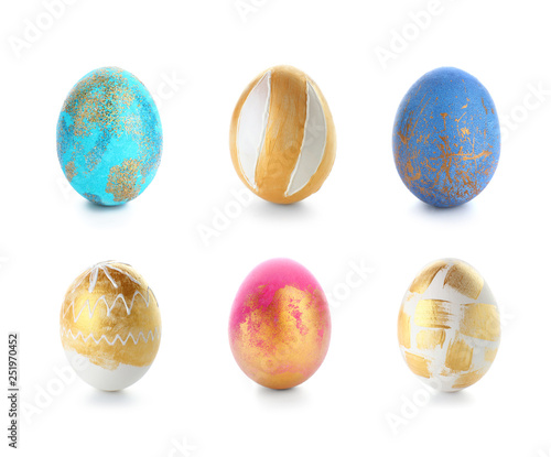 Beautiful Easter eggs on wh...