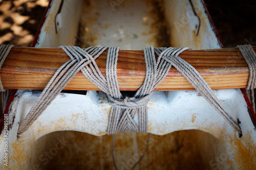 Canvastavla Outrigger canoe rope holds