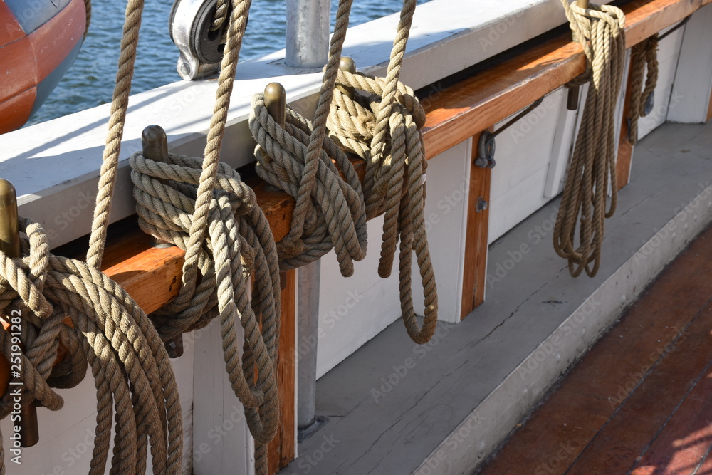 Fototapeta premium Sea knot on a ship