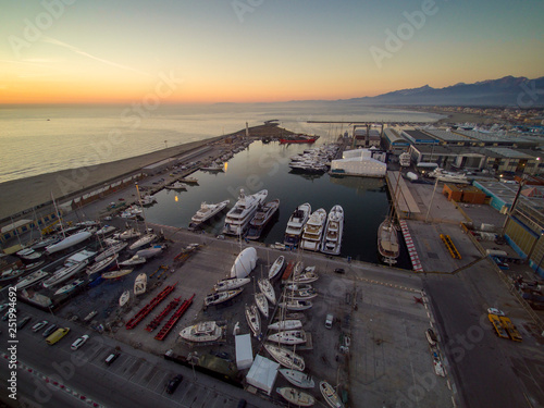 Viareggio ed il porto al tramonto