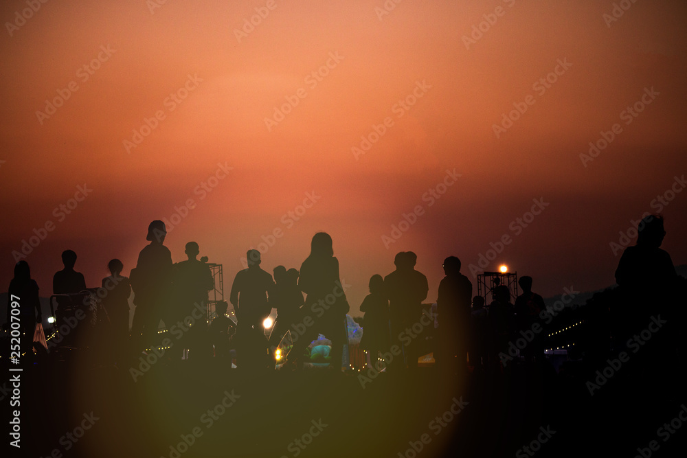 Fototapeta premium silhouettes of people taking pictures with smartphone