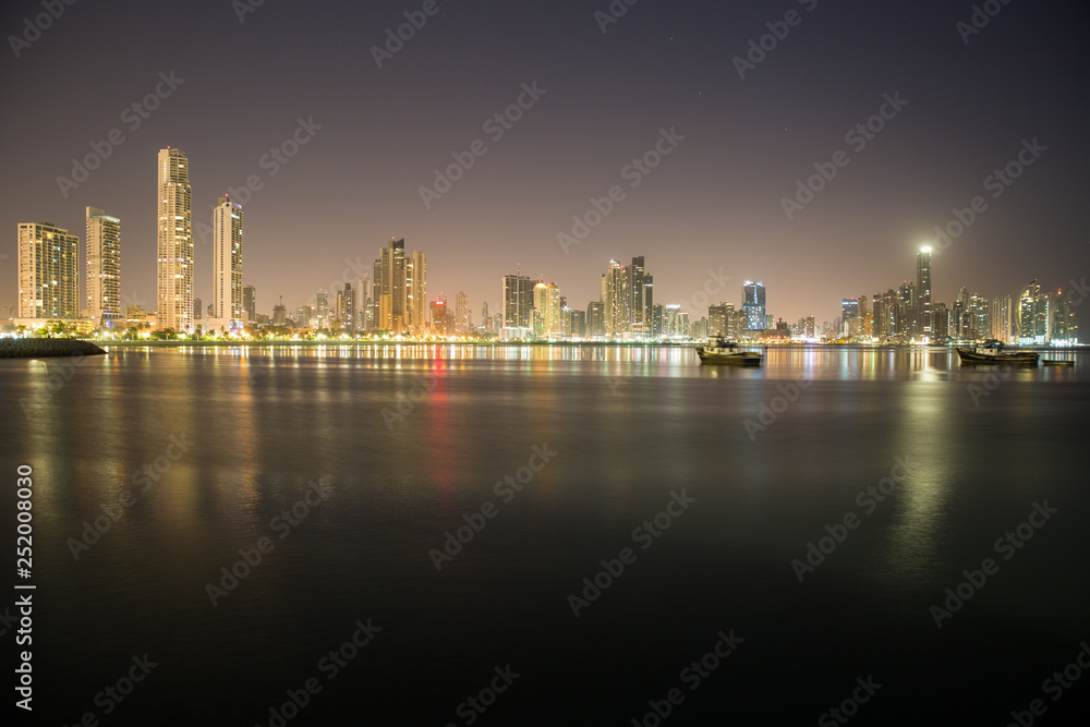 Fototapeta premium Panama City skyline at night
