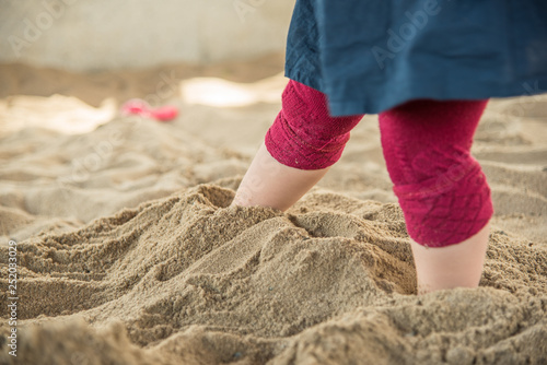 砂場で遊ぶ子供 photo