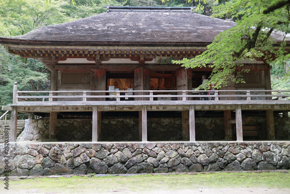 奈良　室生寺金堂を正面から撮影