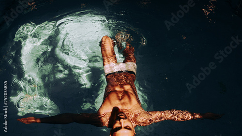 Sexy guy in the water.The guy in the pool