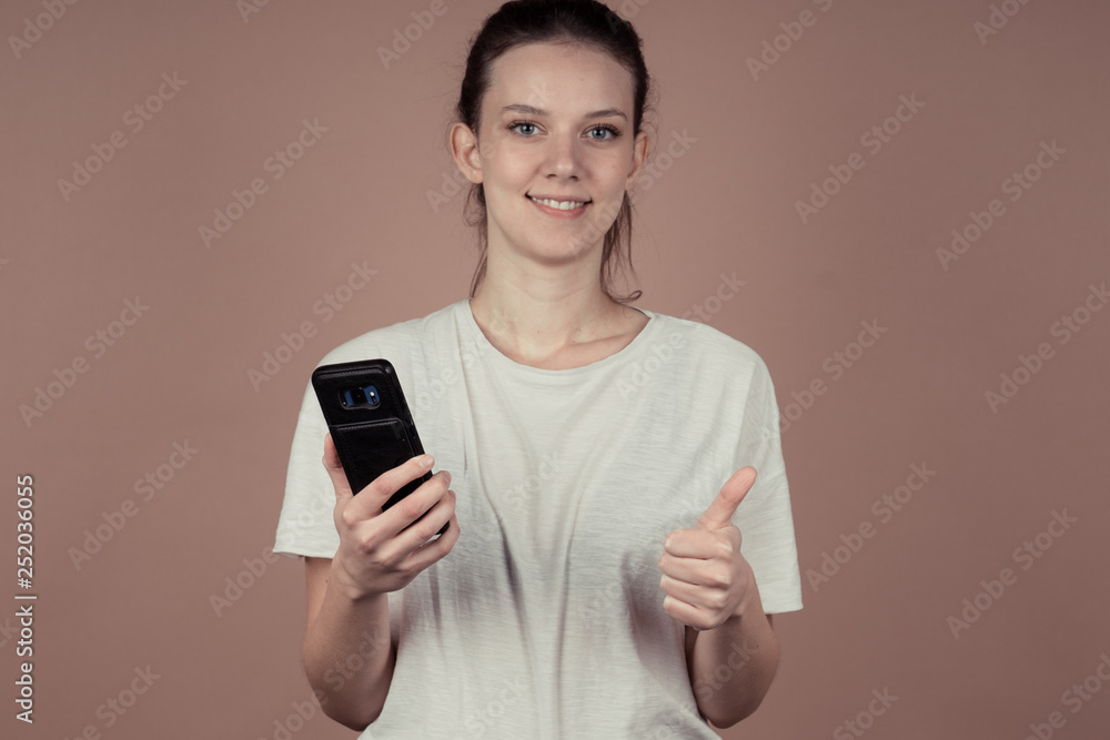 Cute girl Chats with friends Cute girl Chats with friends