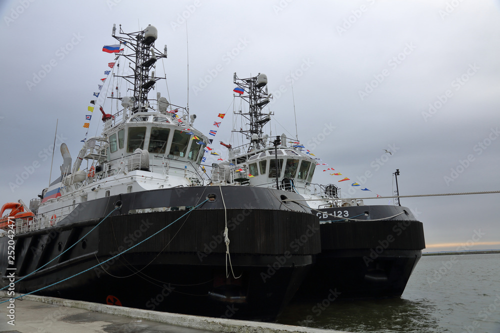 Naklejka premium Ship in the Baltic Sea bay at the Baltiysk city embankment, Russia
