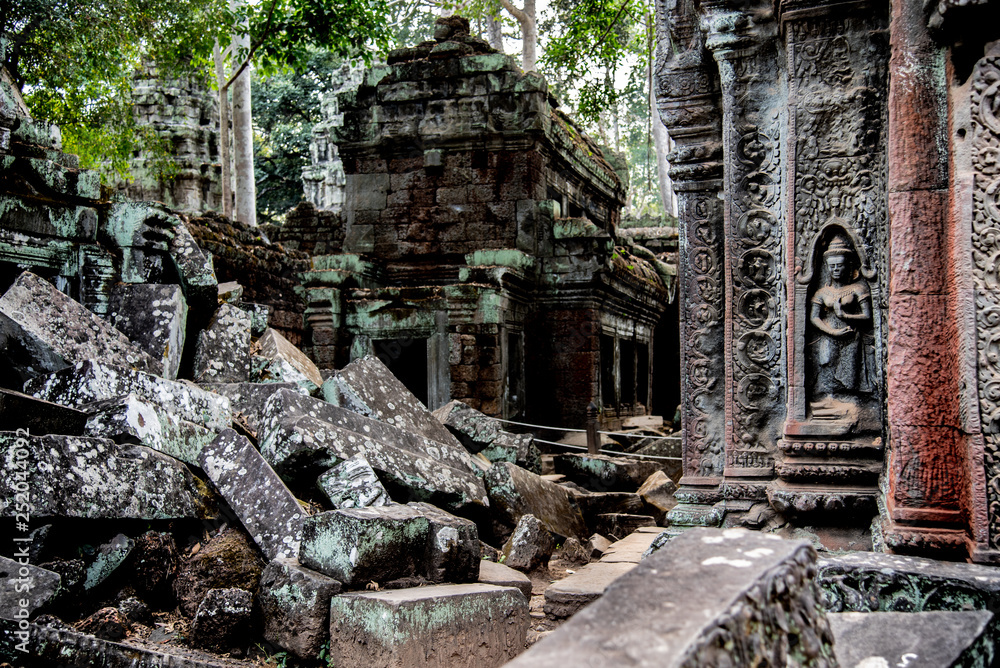 Apsara an einer Tür in Angkor What III Apsara an einer Tür in Angkor What III
