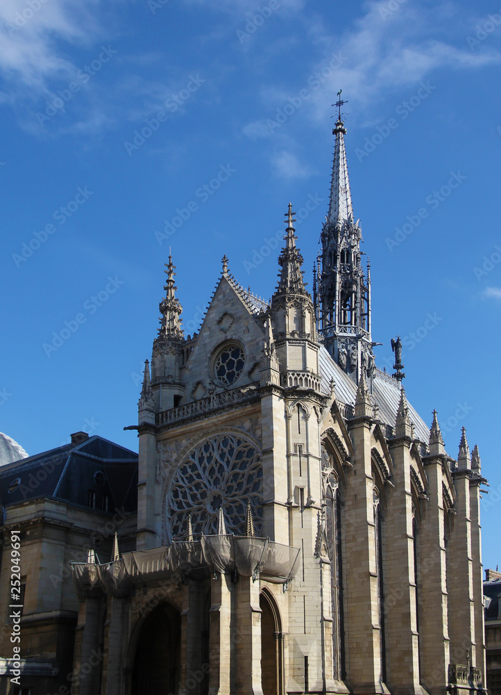 Obraz premium Rare view of the Sainte Chapelle in Paris