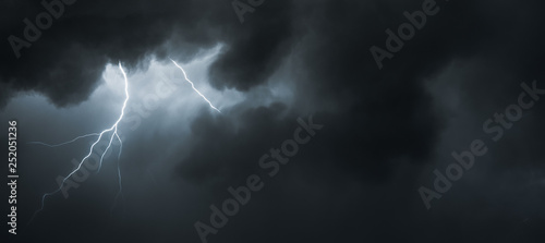 Bilde på lerret Lightning on a stormy clouds