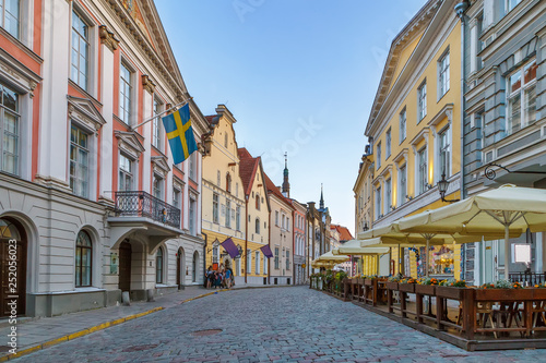 Fototapeta Naklejka Na Ścianę i Meble -  Street in Tallinn, Estonia