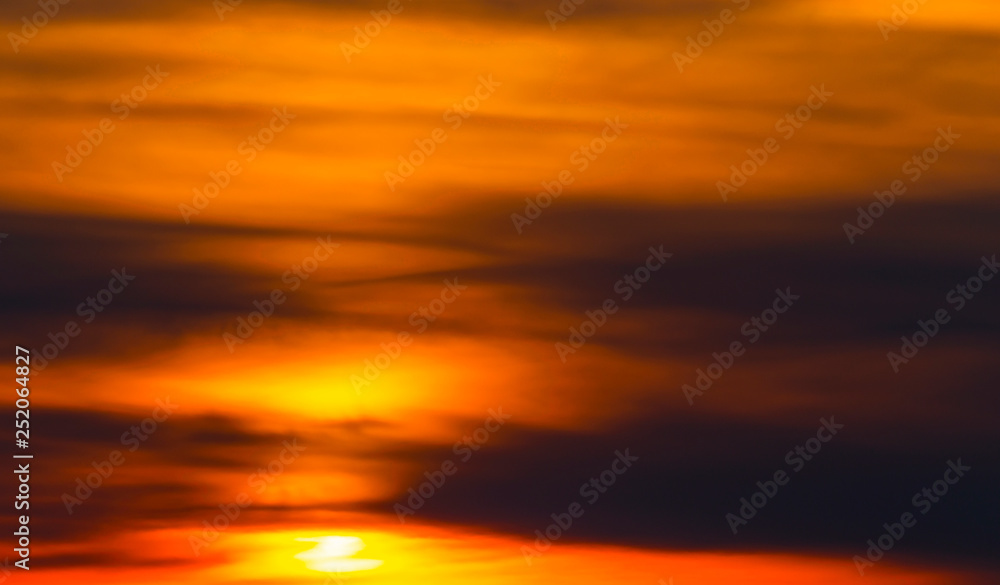 Obraz premium Beautiful sunset with colorful clouds