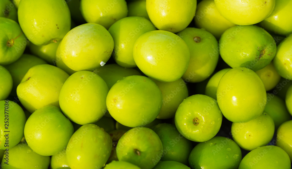 Fresh green toamatoes at market