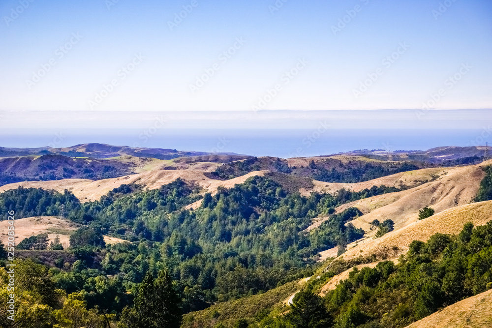Naklejka premium Santa Cruz mountains and the Pacific Ocean as seen from Windy Hill, San Francisco bay area, California