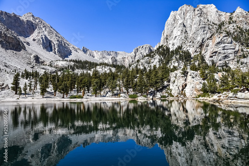 Fototapeta Naklejka Na Ścianę i Meble -  Lone Pine Lake on a sunny summer day, Eastern Sierra Mountains, California