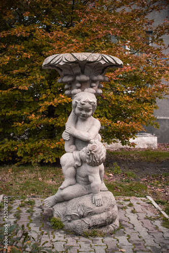 Statue children autumn Park