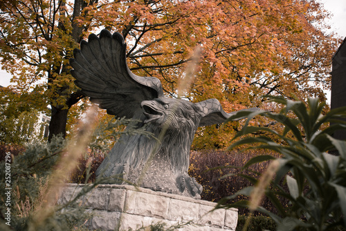 Obraz na płótnie Eagle statue in the Park