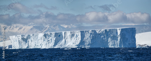 Iceberg grounded in the Nimrod Passage