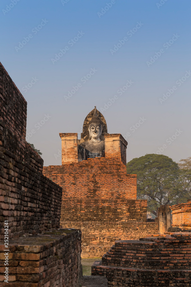 Buddhafigur im Geschichtspark Sukhothai