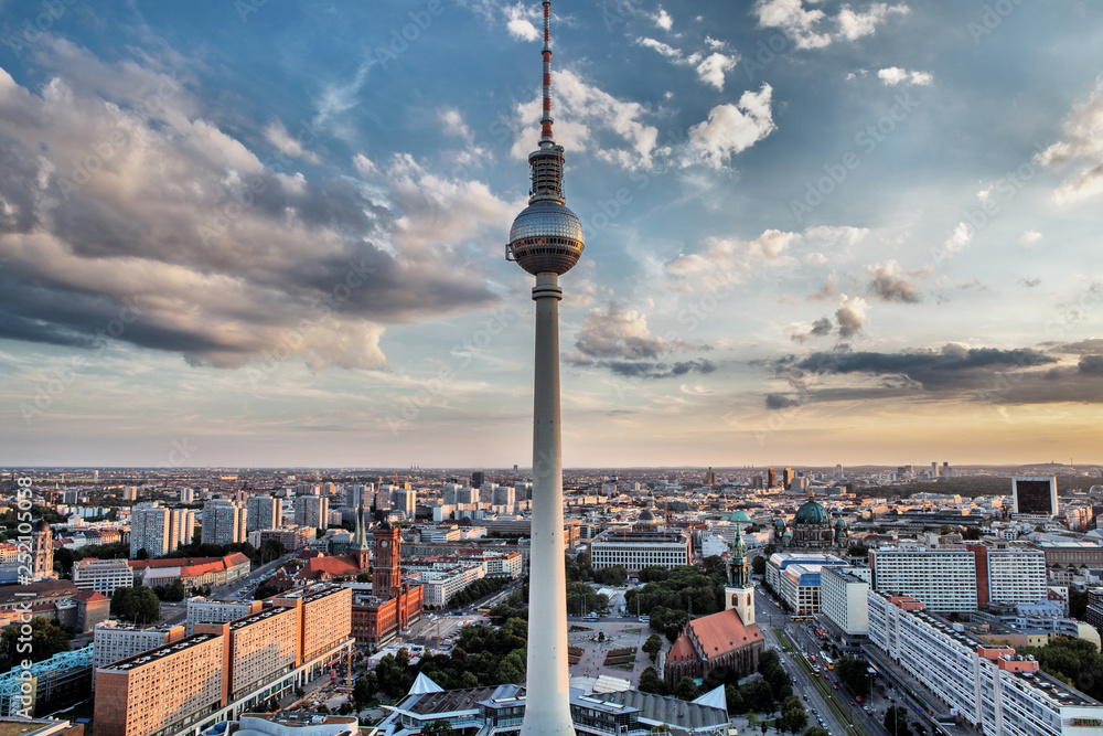 Fototapeta premium Wieża telewizyjna w Berlinie, Niemcy