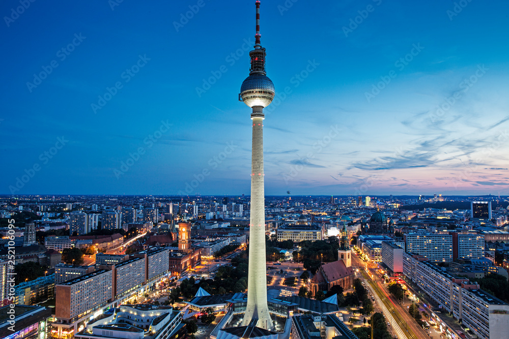 Fototapeta premium Wieża telewizyjna Berliner, Niemcy