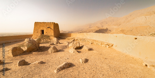 Quadro su tela Mountain landscape in the desert with a fortress