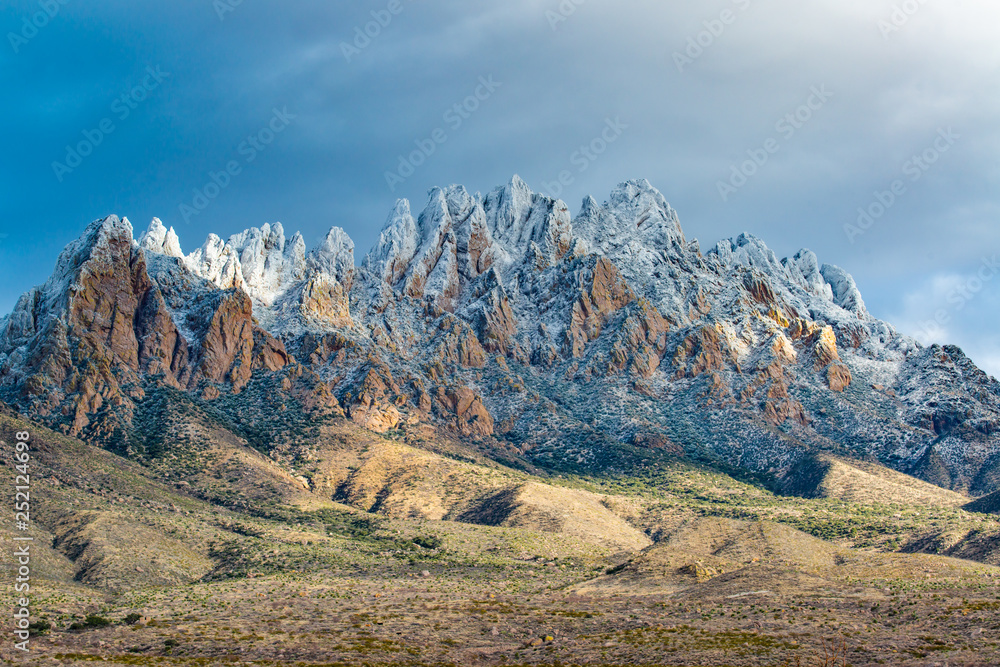 Fototapeta premium Beautiful snow capped Organ Mountains 
