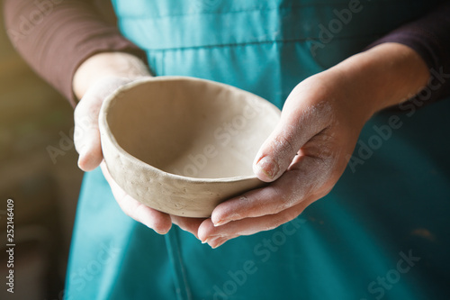 Stampa su Tela pottery making, hands holding ceramic bowl