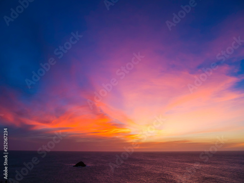 Obraz na płótnie Beautiful sunset over the Caribbean Sea as seen from the coast of Colombia w salonie