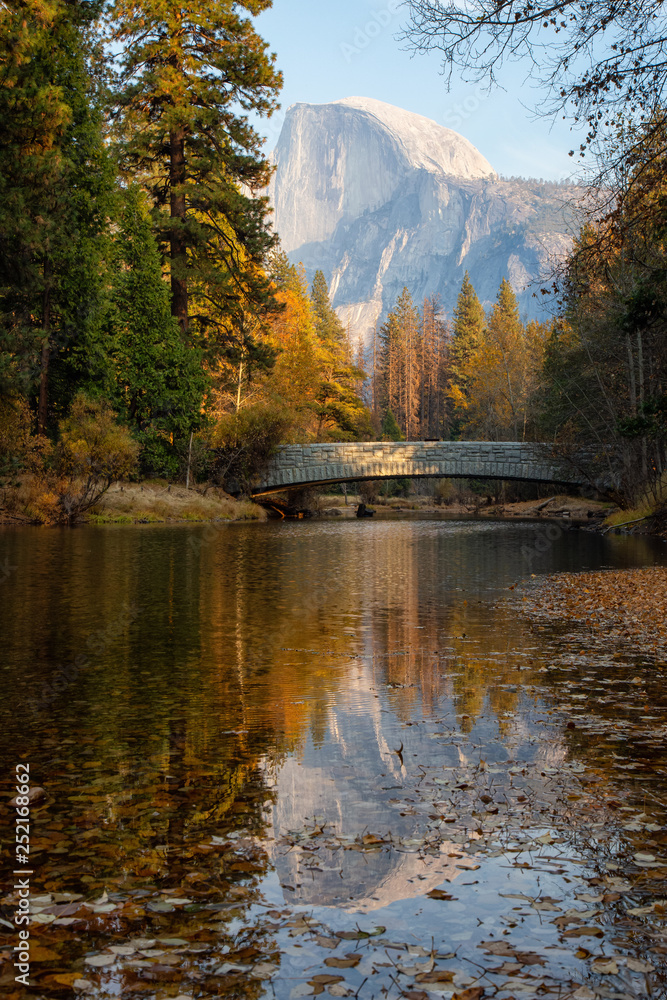 Beautiful American Landscape in Yosemite National Park, California, United States. - obrazy, fototapety, plakaty 