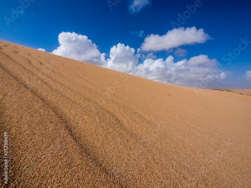 Obraz na płótnie Beautiful scenery at the sand dunes of Punta Gallinas desert in Colombia w salonie