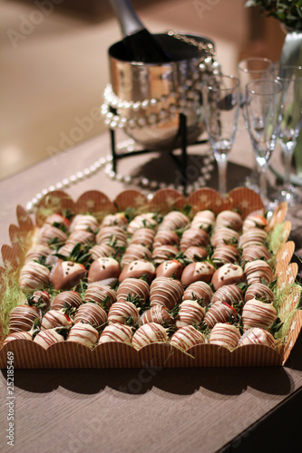 Fototapeta Naklejka Na Ścianę i Meble -  chocolate with nuts