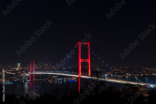 Fatih Sultan Mehmet Bridge (also called the Second Bosphorus Bridge) over the Bosphorus strait in Istanbul, Turkey. Built in 1988 and connecting Europe and Asia © Serpil