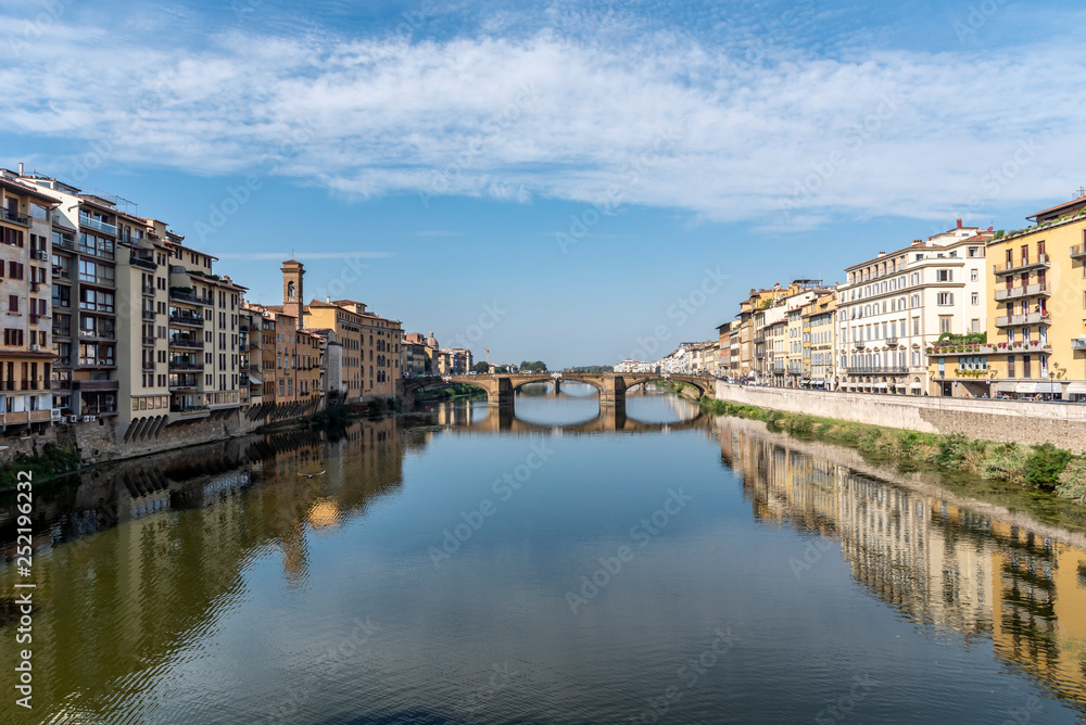 Ponte sobre o rio na Cidade de Florença, Itália
