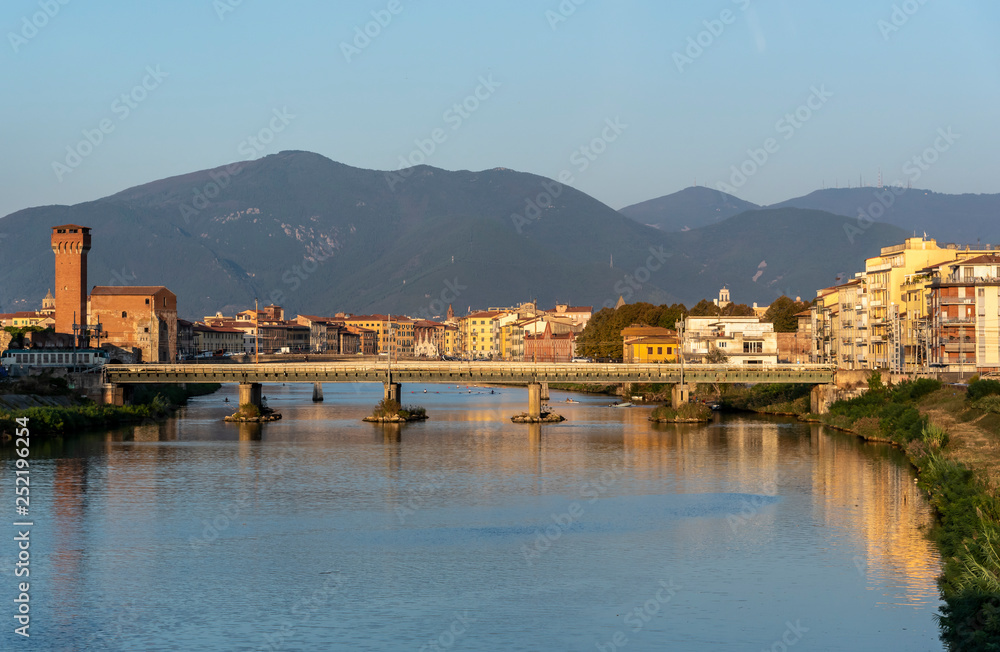 Ponte na cidade de Livorno no Sul da Itália