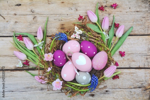 Ostern - Nest mit Eiern auf...