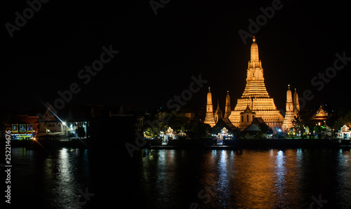 Wat Arun Historical Park and the Chao Phraya River at night © num
