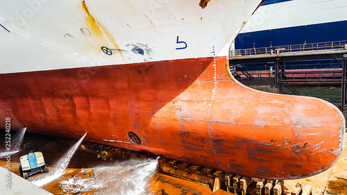 ship hull refitting at drydock