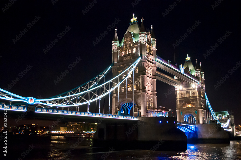 Obraz premium Tower Bridge at night, London UK
