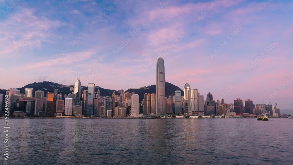 Fototapeta premium 香港 早朝のビクトリア・ハーバー