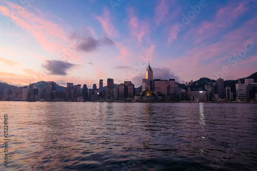 香港 早朝のビクトリア・ハーバー © 健太 上田