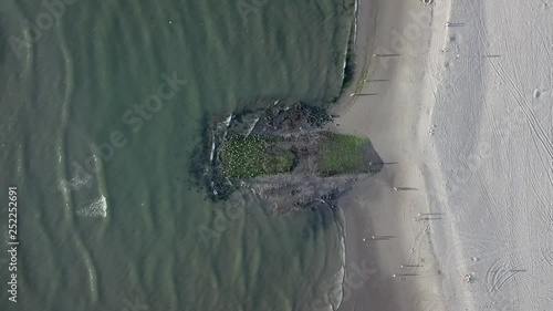 Wellenbrecher am Strand der Nordsee