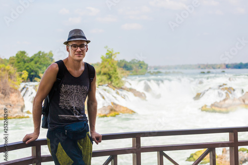 Tourist on Khone Phapheng waterfall © sitriel