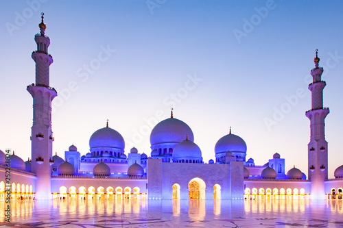 ABU DHABI, UAE - FEBRUARY 2018: sheikh zayed grand mosque, Abu Dhabi, UAE